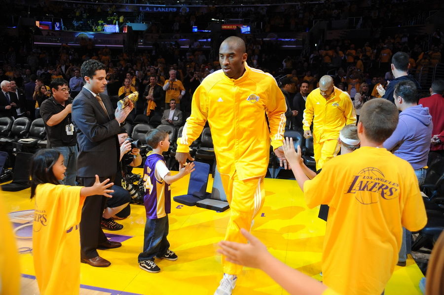 盘点奇葩打篮球方式搞笑瞬间,史上最奇葩的球赛