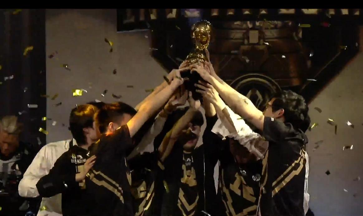 rng夺冠之夜巴黎铁塔,乌兹谈rng夺冠