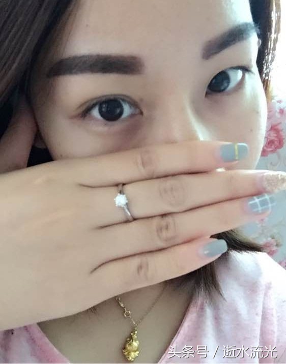 宝妈做纹眉后,感觉眉毛有点粗,被老公笑话,说我像蜡笔小新!