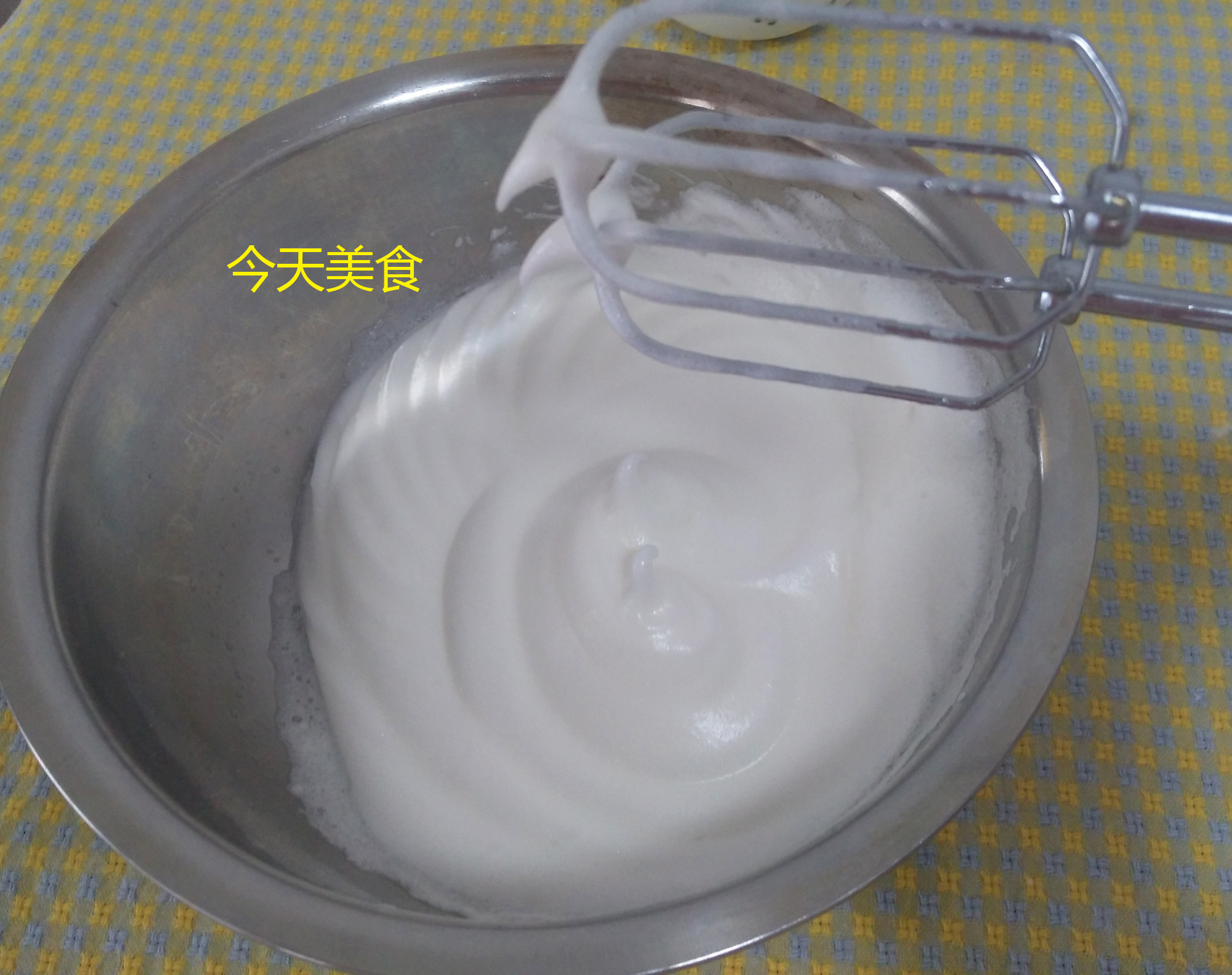 这有详细图文介绍,学一学怎么做蛋糕,就不会被戚风给“气疯”了