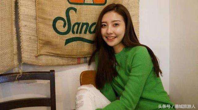 她是北舞校花，被王思聪抛弃后做淘宝创业，网友：又在模仿