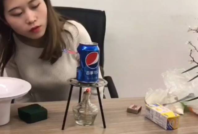 饮水机煮火锅视频,饮水机煮火锅能煮熟吗