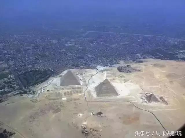 去了夏威夷才知道女人不用穿bra,去了斐济才知道，男人不爱穿裤子