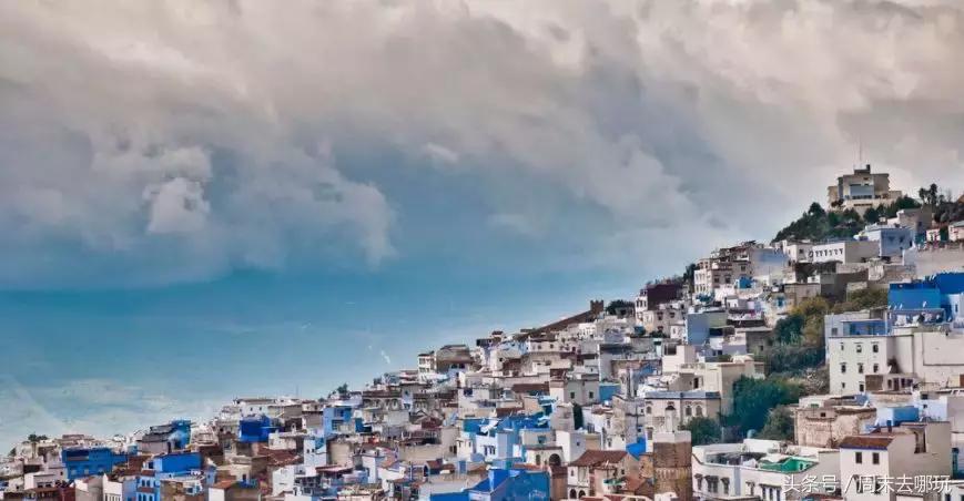 去了夏威夷才知道女人不用穿bra,去了斐济才知道，男人不爱穿裤子