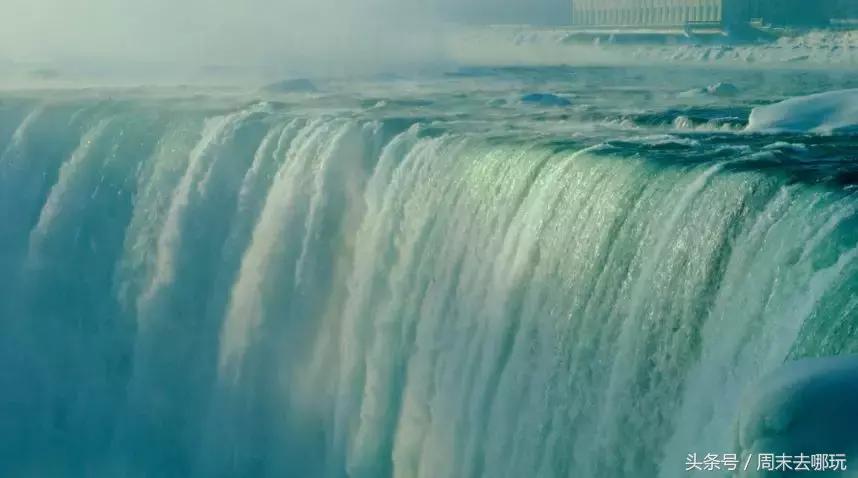 去了夏威夷才知道女人不用穿bra,去了斐济才知道，男人不爱穿裤子