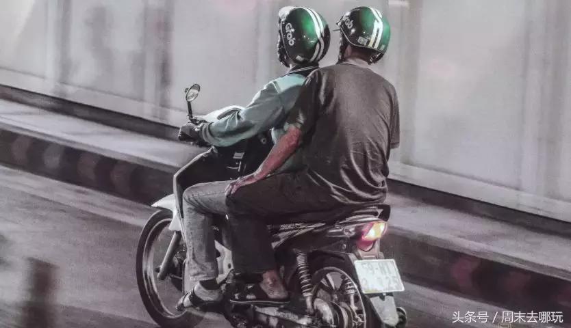 去了夏威夷才知道女人不用穿bra,去了斐济才知道，男人不爱穿裤子