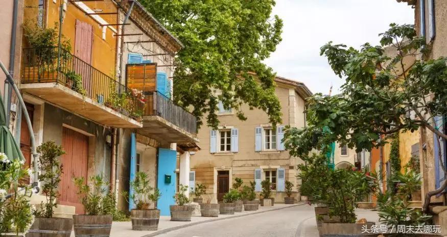 去了夏威夷才知道女人不用穿bra,去了斐济才知道，男人不爱穿裤子