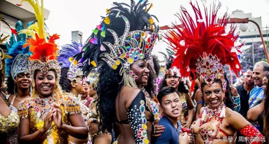 去了夏威夷才知道女人不用穿bra,去了斐济才知道，男人不爱穿裤子