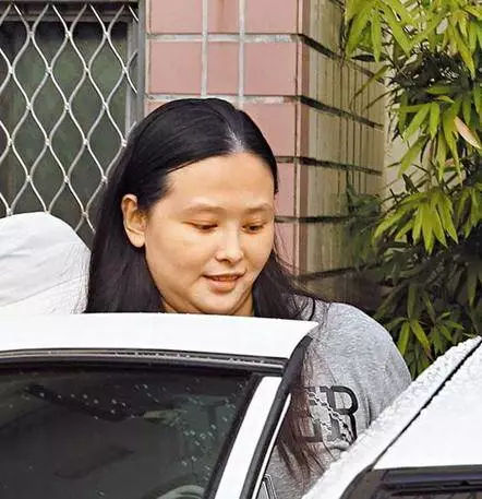 曾一线女星，因感情受挫五年吸毒三次，如今出狱找了小奶狗当丈夫