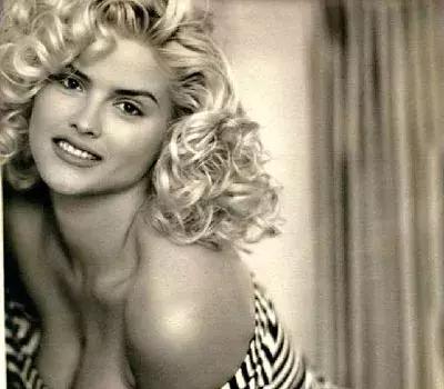 绝色*物尤**：安娜