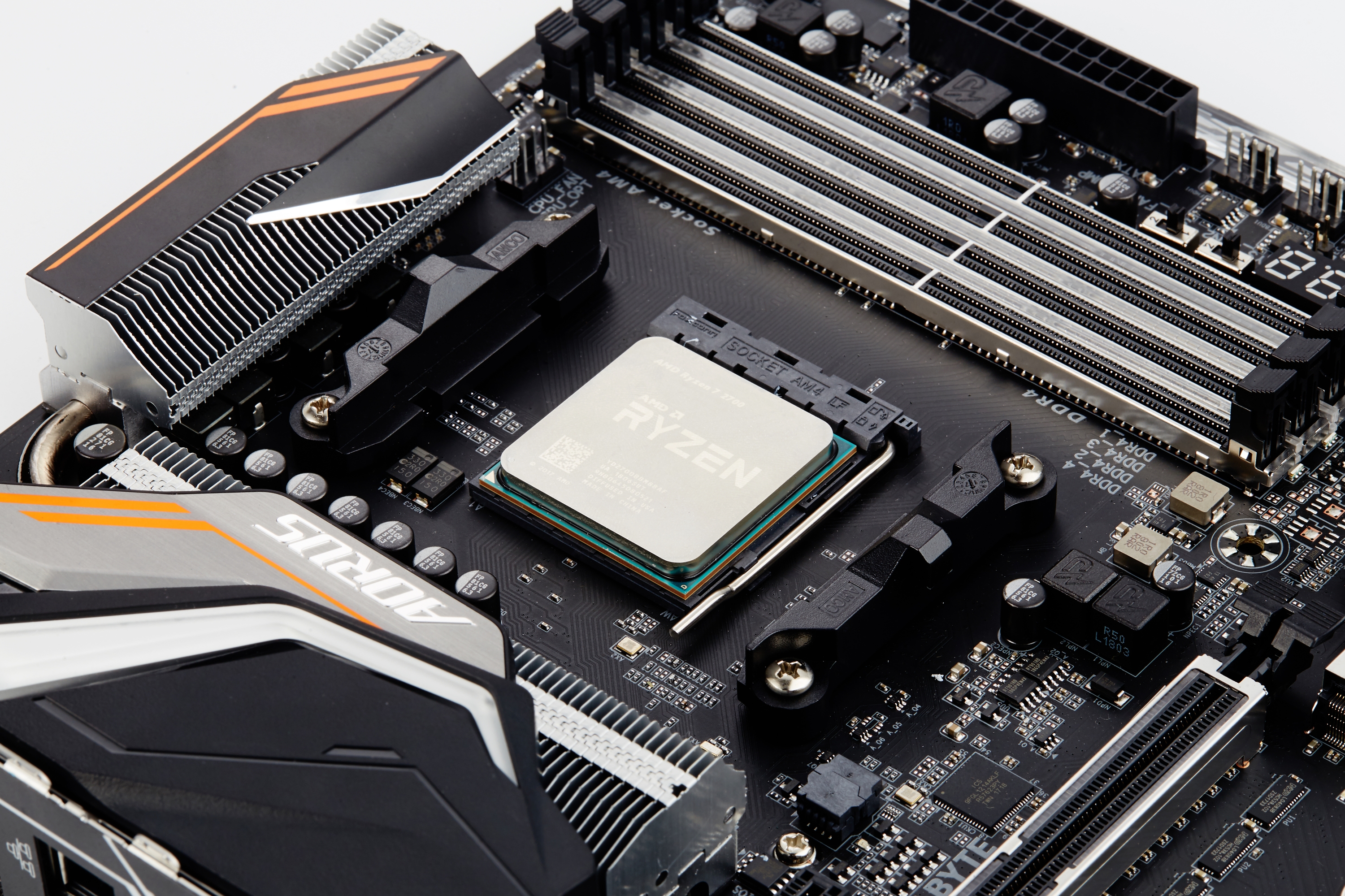 amd锐龙2700u评测,amd锐龙r72700u笔记本游戏测试