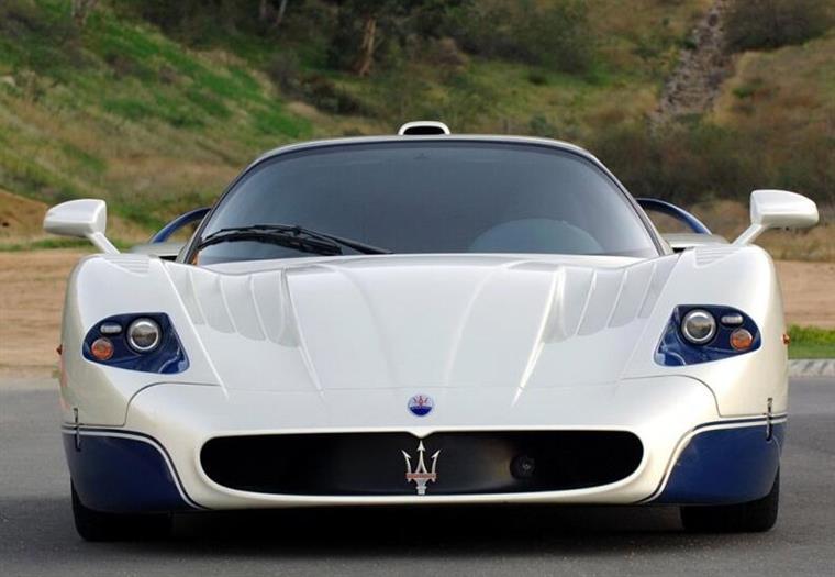 金属车漆白色多久会变黄,白色车漆发黄如何洗白