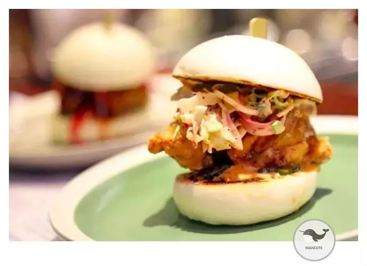 谁说女子不如男？香港女学霸卖包子，70块一个，人们排队抢着买