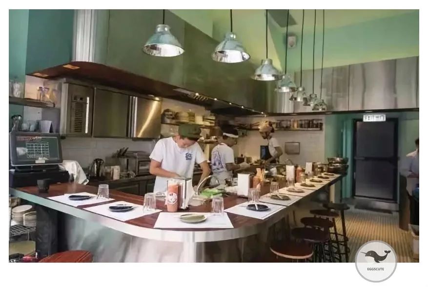 谁说女子不如男？香港女学霸卖包子，70块一个，人们排队抢着买