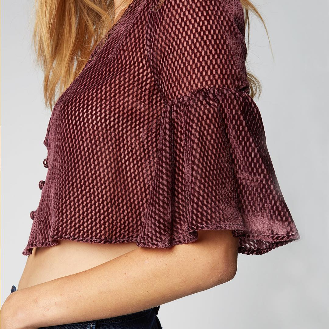 夏天波点荷叶领上衣怎么搭配,夏天波点衫怎么搭配