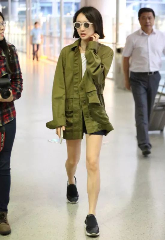 周冬雨蜡像上海杜莎巡展,周冬雨蜡像衣服