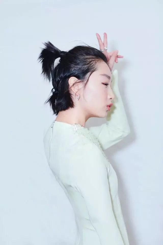 周冬雨蜡像上海杜莎巡展,周冬雨蜡像衣服