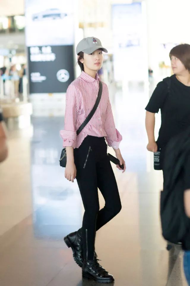 周冬雨蜡像上海杜莎巡展,周冬雨蜡像衣服