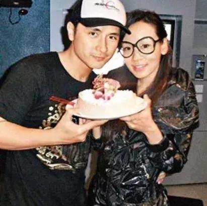 交往过40多个男朋友的女明星,和男友相恋6年多的女明星