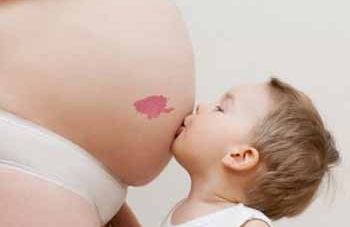 孩子脸上长胎记该怎么解决,宝宝后期脸上长胎记什么原因