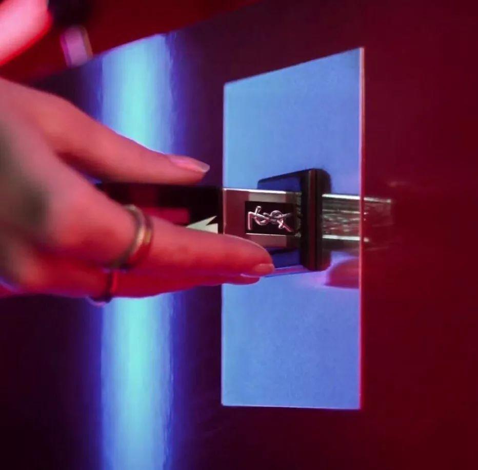 纪梵希口红发霉发黑长毛,纪梵希口红长毛是真的吗