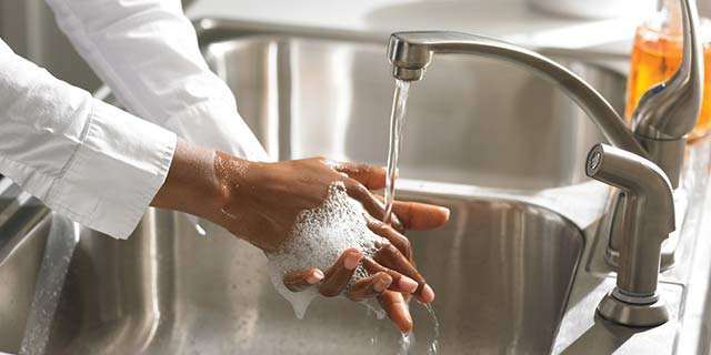 产后第一次洗头应该注意些什么,产后第一次来生理期需要注意什么