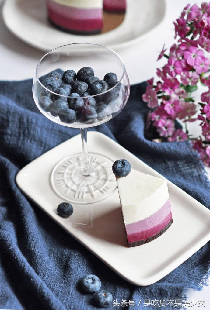 酸酸甜甜口感细腻的蓝莓酸奶蛋糕,简单而又高颜值蓝莓乳酪蛋糕