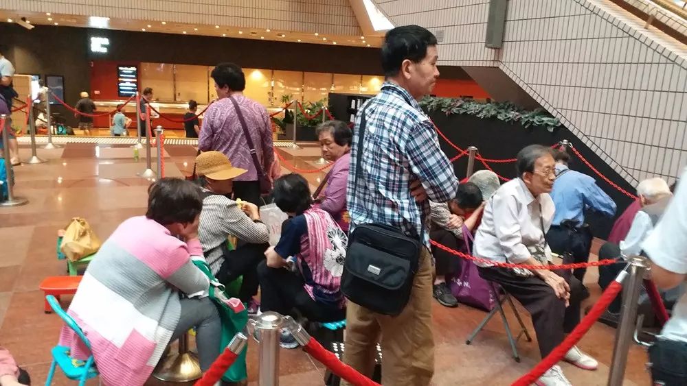 深读｜一边骂黄牛*党**，一边买黄牛票，世道就是这样变坏的