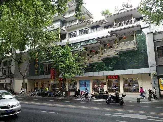 这条路串起了科巷、文昌巷、常府街、马府街、白下路等南京人耳熟能详的街道名