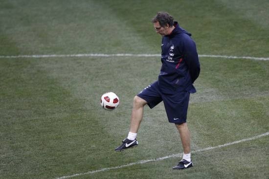 颠颠球颠不起来怎么办,学颠球的技巧和方法