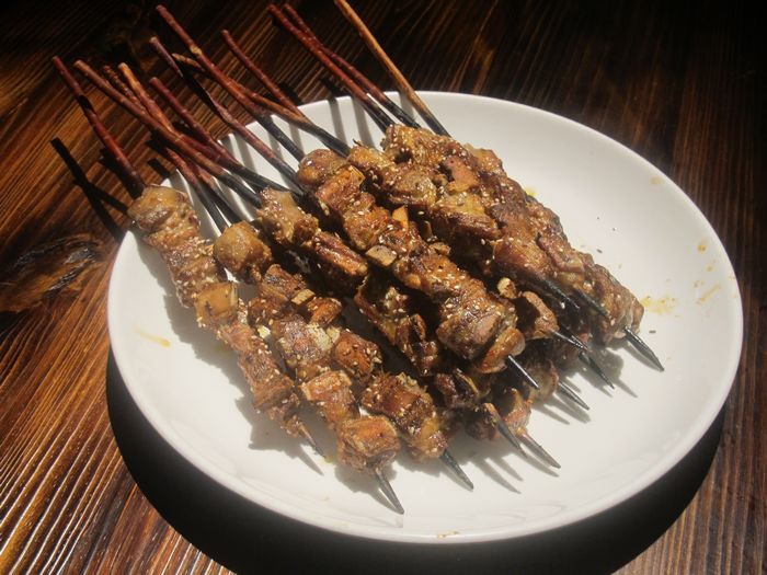 摩天轮下的女儿国酒吧，有酒有故事的江湖菜