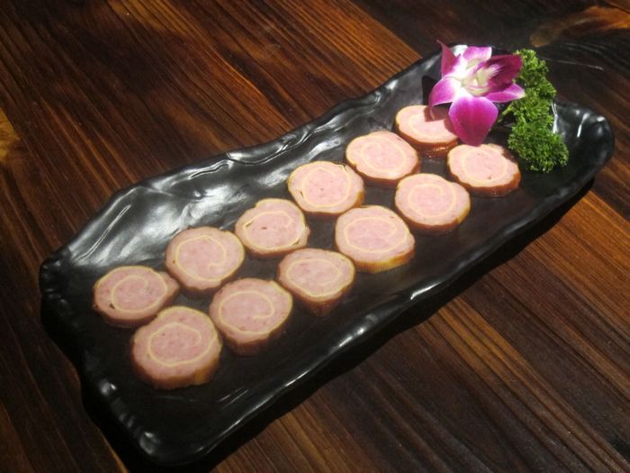 摩天轮下的女儿国酒吧，有酒有故事的江湖菜