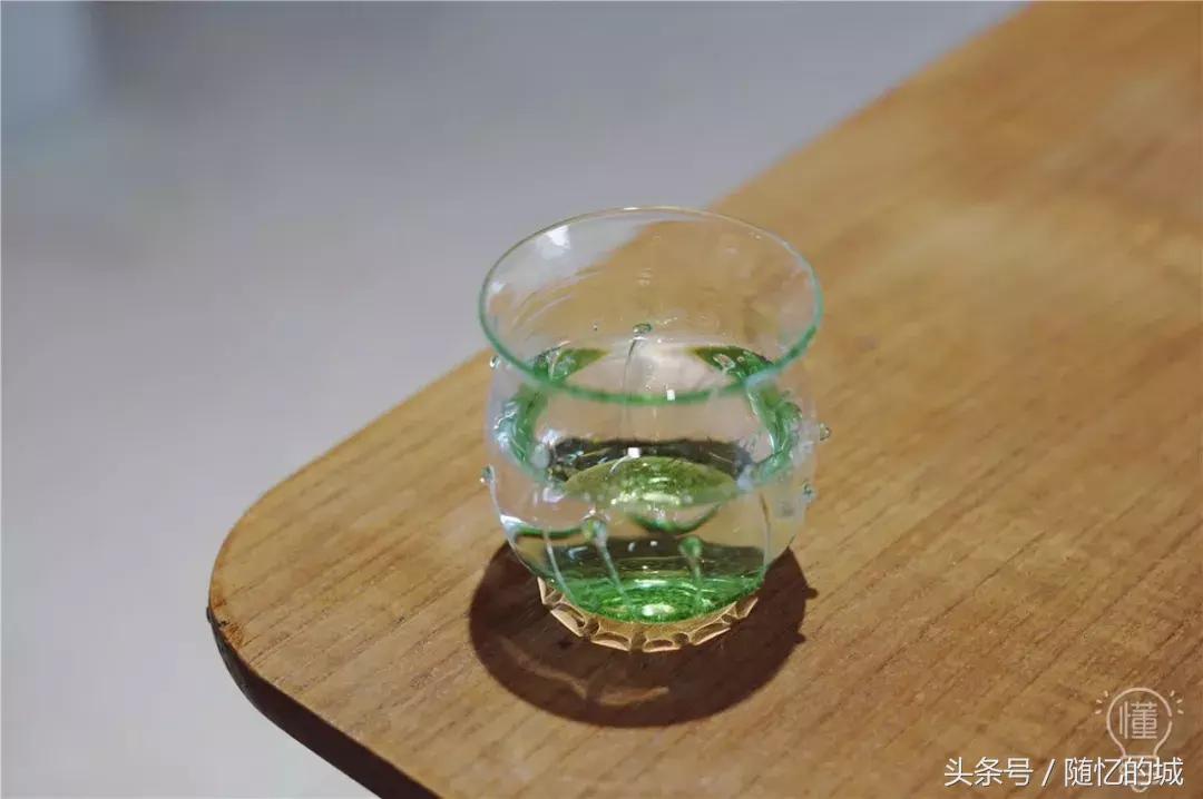 除了挖走北上广的年轻人,杭州还要掏空他们的钱包