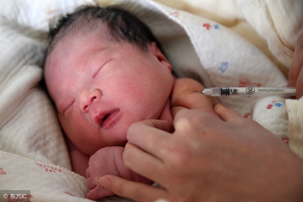 女宝宝外阴有白色物正常吗,新生女婴白带怎么处理