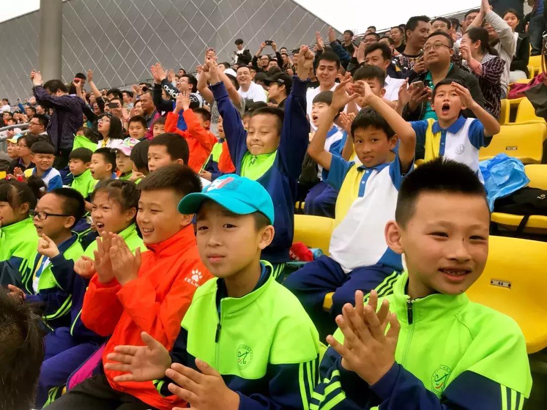 520|一起爱!大麦体育携丰台一小长辛店分校为人和打call