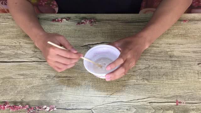 手上长老茧一样的硬皮涂什么,手上长一点硬皮死皮