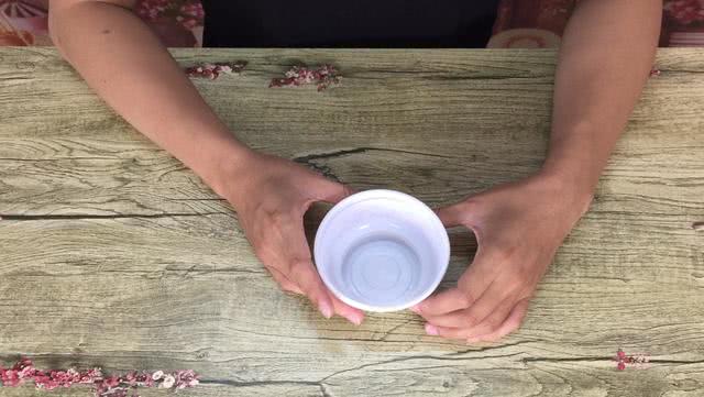 手上长老茧一样的硬皮涂什么,手上长一点硬皮死皮