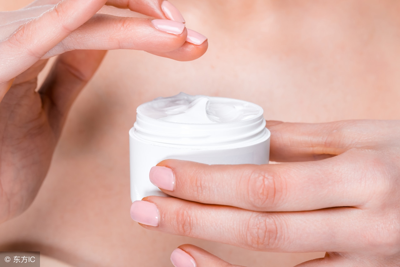 面霜与乳液的区别及用法大全,面霜跟乳液有什么区别哪个比较好