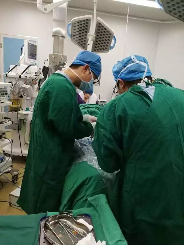 技无止境勇攀巅峰,成功开展首例骨关节镜微创手术