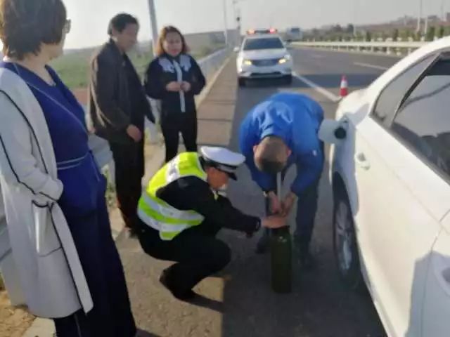 你驾驶的机动车在高速上发生故障,高速路上车辆故障怎么处理