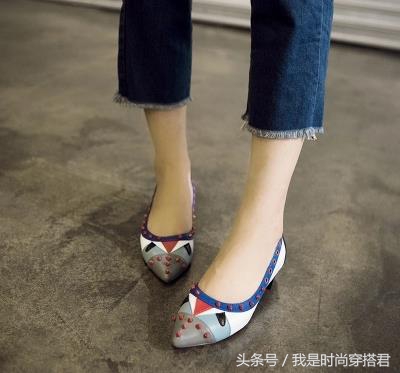 奶奶鞋软底小单鞋搭配,今年最流行的平底鞋厚小白鞋