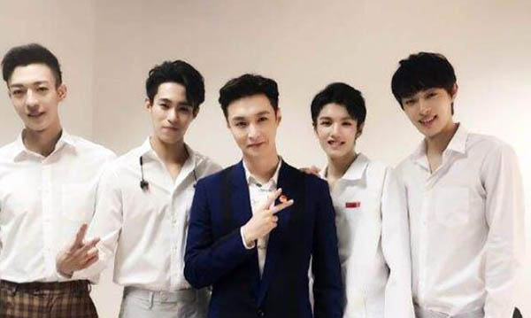 坤音四子旗下艺人,坤音四子oner出道上快乐大本营
