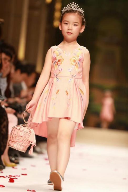 李雨宸重庆,李雨宸街拍