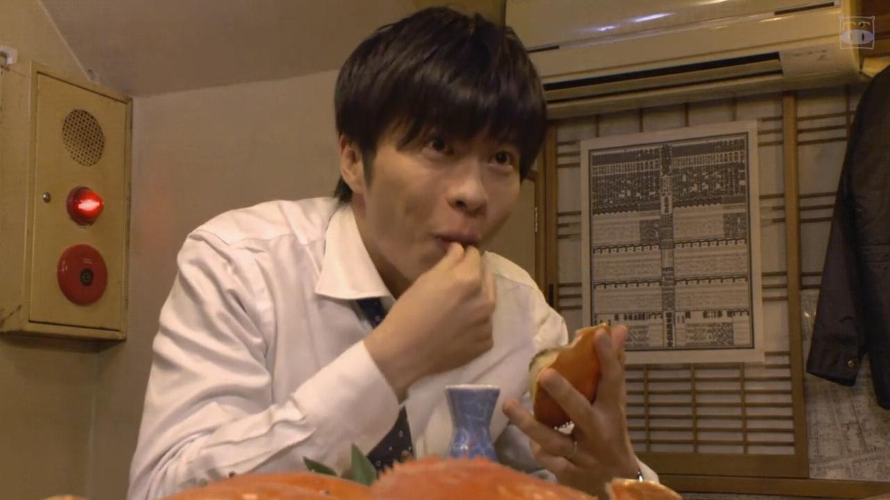 原来他在今年的剧中不仅被大叔追求还同时坐拥美食与美人？