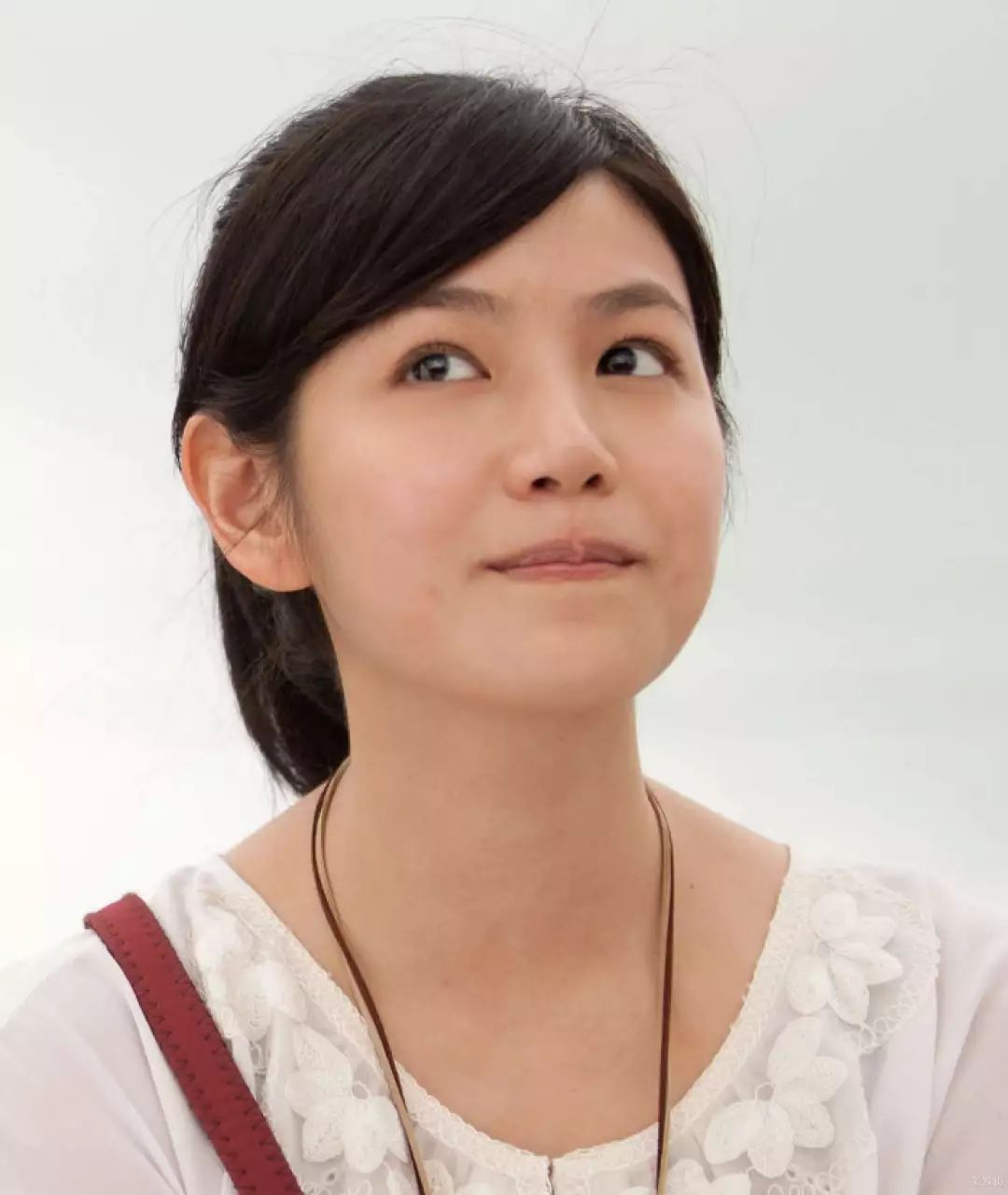 圆脸方脸不好看?是你领子没选对!陈妍希的包子脸秒变“土包子”