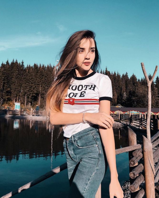 圆脸方脸不好看?是你领子没选对!陈妍希的包子脸秒变“土包子”