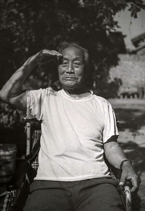 抗战老兵77年后与恩人相聚,80年代儿时与父母的回忆