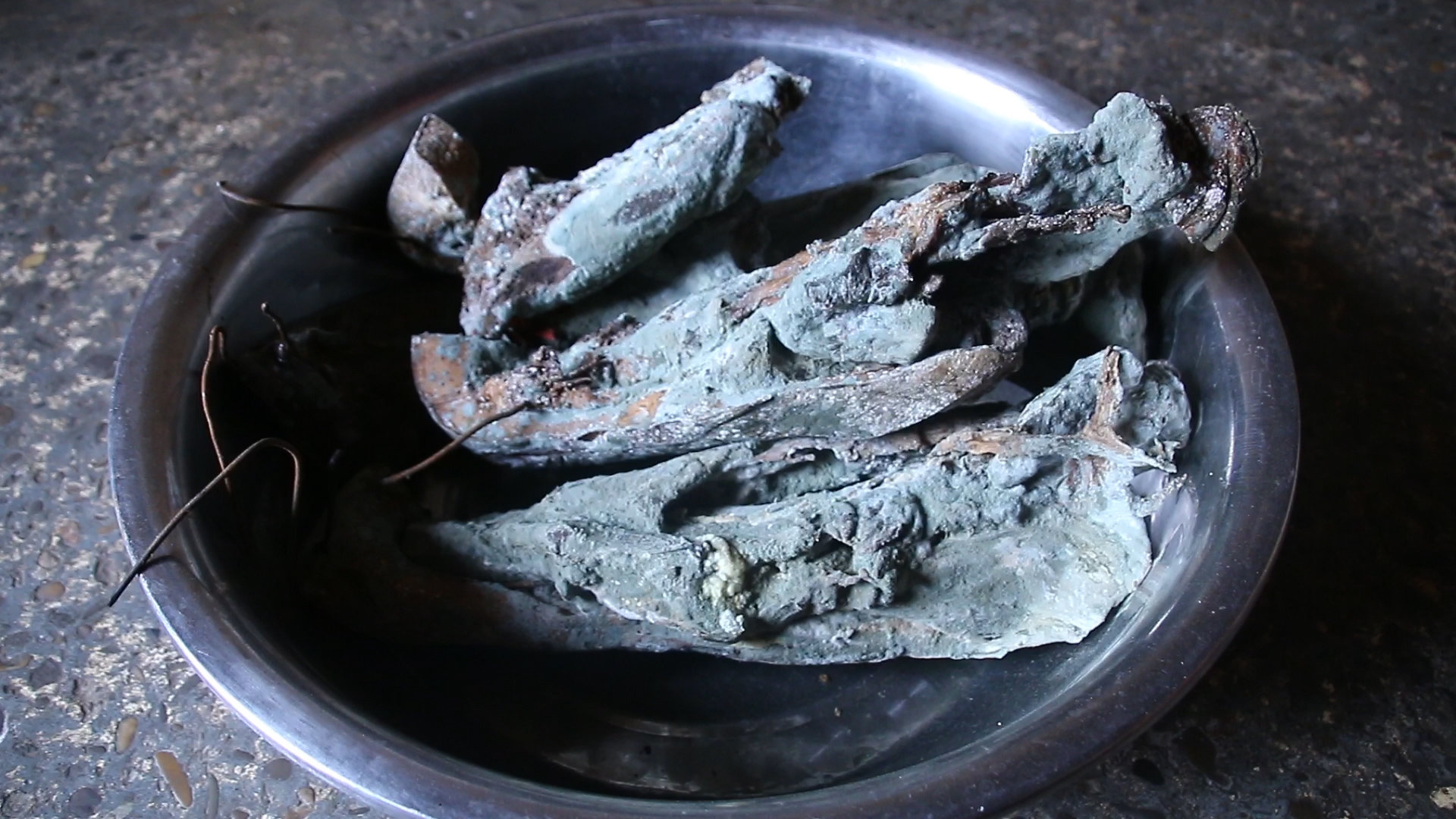 腊肉发霉了洗干净了还能吃吗,腊肉发霉怎么处理才好酒