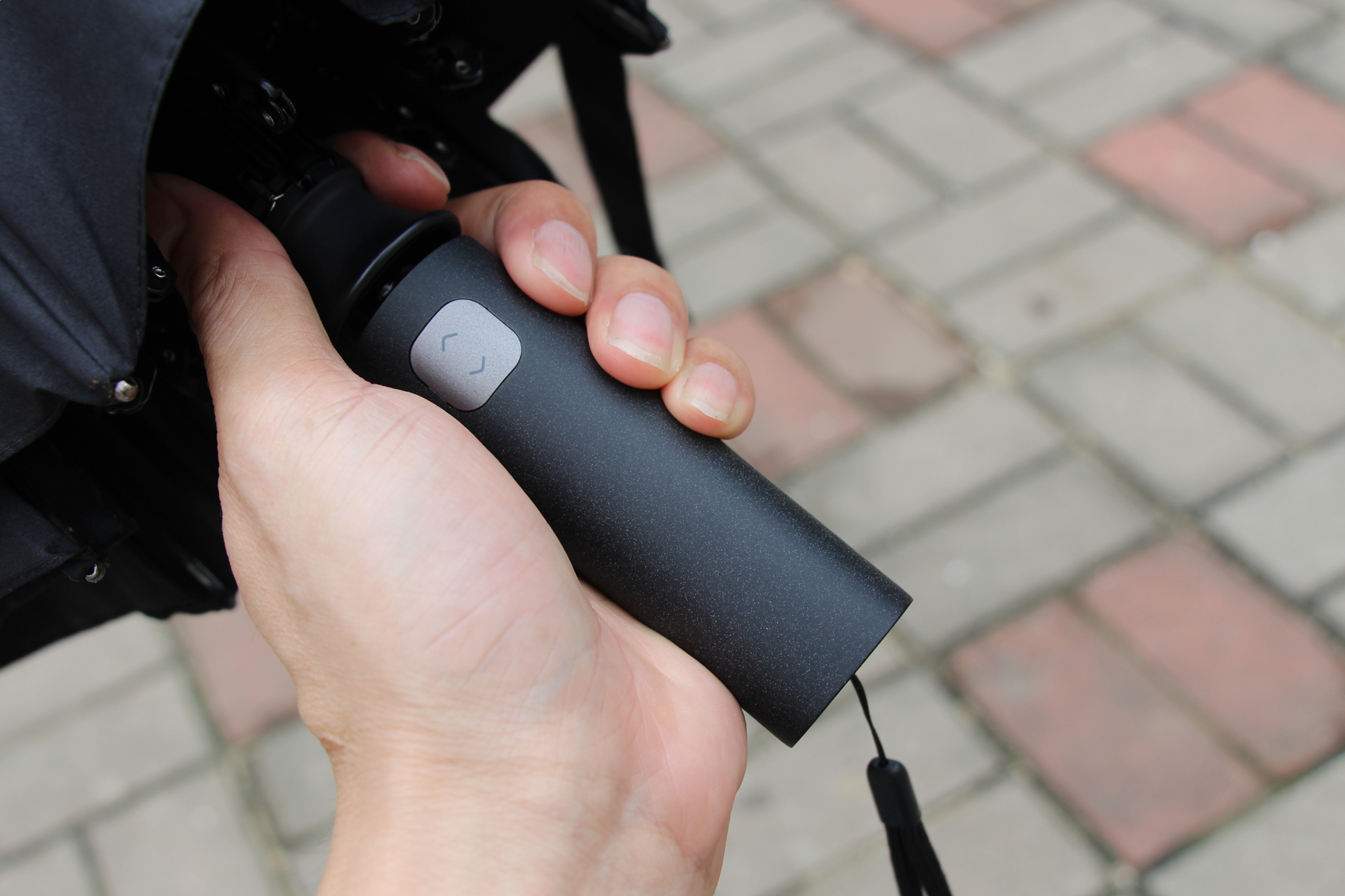 米家雨伞全自动折叠,折叠雨伞抗风测评