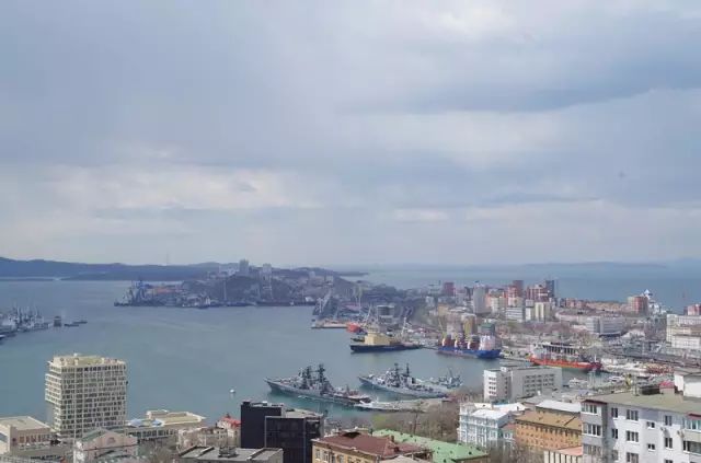 中俄兴凯湖马拉松之夜篮球视频,中俄友谊之桥